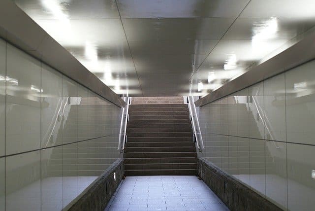 Limpieza y desinfección de escaleras porterías portales comunidades y fincas por horas en Barcelona
